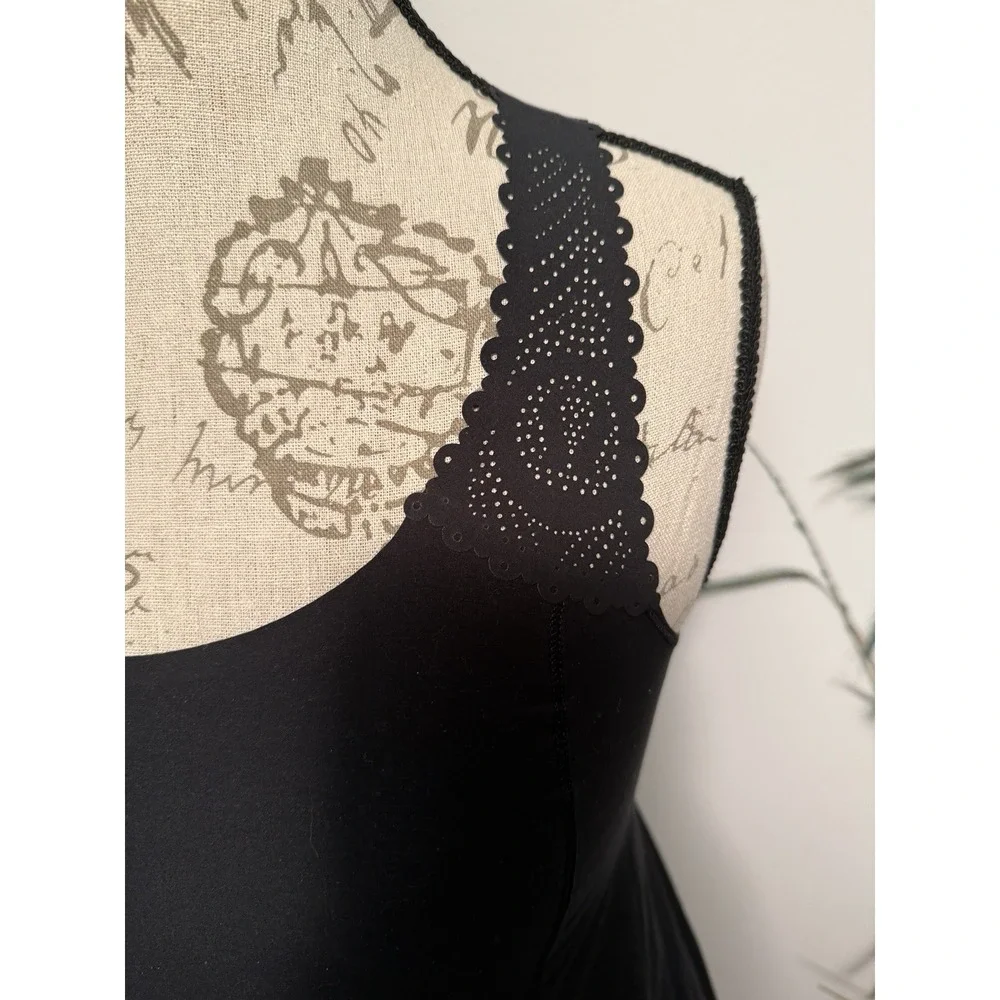 Lululemon Run a Marathon Singlet in Black Size‎ 6